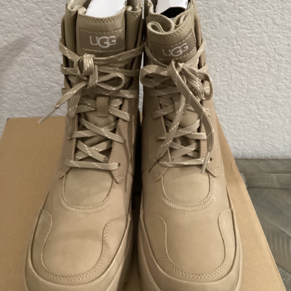UGG® Women's The Ugg Lug Lace-Up Platform Boots, size 9.5 - Picture 3 of 9